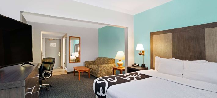 La Quinta Inn & Suites by Wyndham Omaha Airport Downtown Hotels in Pottawattamie County