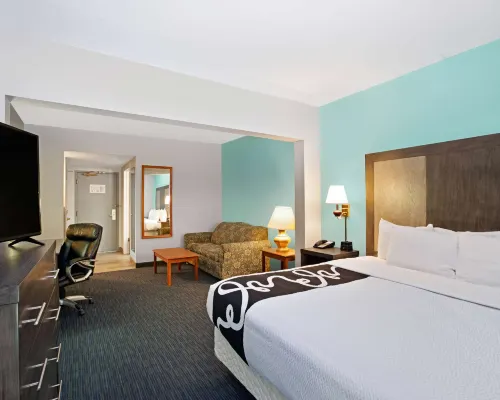 La Quinta Inn & Suites by Wyndham Omaha Airport Downtown Hotels in Carter Lake