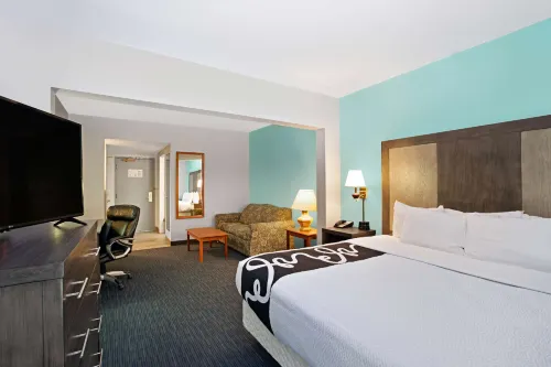 La Quinta Inn & Suites by Wyndham Omaha Airport Downtown Hotels in Carter Lake