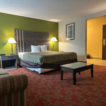 Norwood Inn & Suites Milwaukee