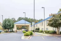 Econo Lodge Raleigh Near Walnut Creek Amphitheatre Hotel berhampiran Knightdale Commons