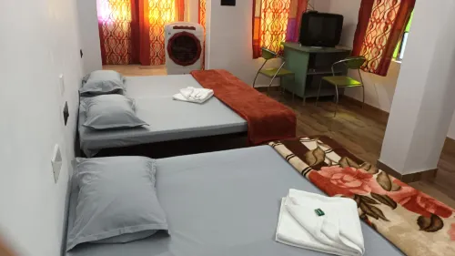 Jag Niwas Guest House & Pure Veg Restaurant - Bed and Breakfasts