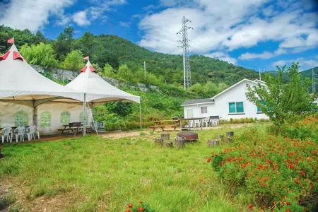 Yangpyeong Malgeunmul Pension Отели рядом с достопримечательностью «Yongmun Millennium Sijang»