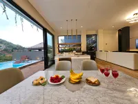 Villa Dago Bandung 6 Br with Heated Pool (Amethyst R-08) Hotell i Desa Sindanglaya