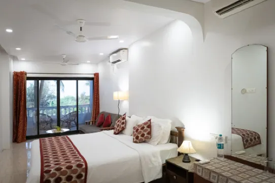 Shanu's Seaside Inn - A Family-Run Guesthouse Just 100 Metres from Candolim Beach