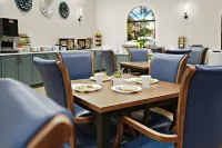 La Fuente Inn & Suites - breakfast