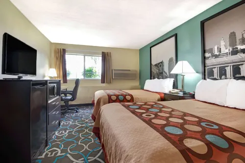 Super 8 by Wyndham Kansas City Hotels in Gladstone