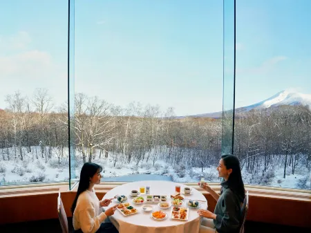 Hakodate-Onuma Prince Hotel Отели рядом со станцией JR Nagareyama Onsen station