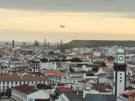 Cozy Vacation Rental in Ponta Delgada - Ideal for Relaxing Getaways Отели в г. Arrifes