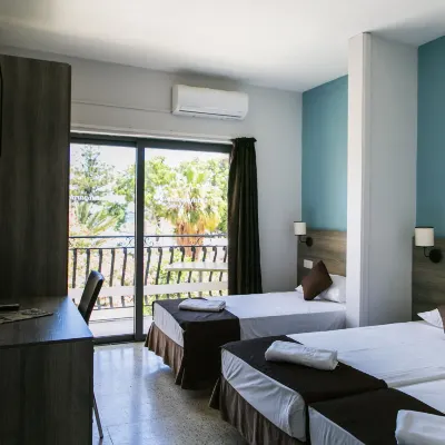 Beach Garden Hotel Các khách sạn gần Trung tâm mua sắm Tower Road