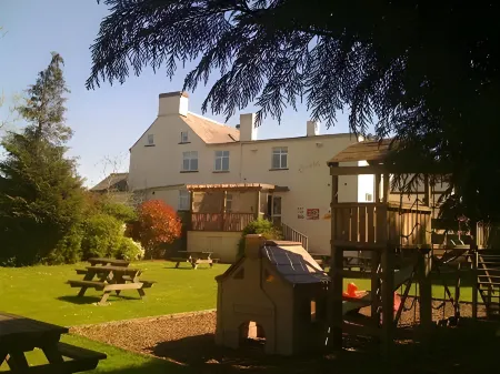 The Castle Hotel Отели в г. Гвернифед