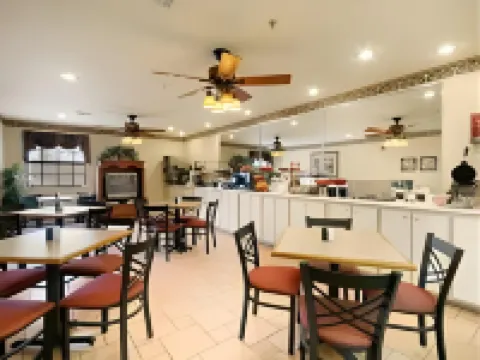 Super 8 by Wyndham Lowell/Bentonville/Rogers Area