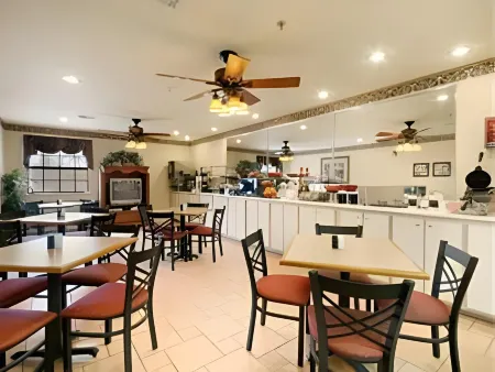 Super 8 by Wyndham Lowell/Bentonville/Rogers Area