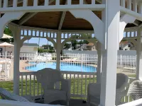 Glass House Inn Erie Near I-90 & I-79 - Beach