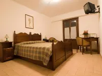 LH Albergo Il Paradiso Hotels near Castel Mancino