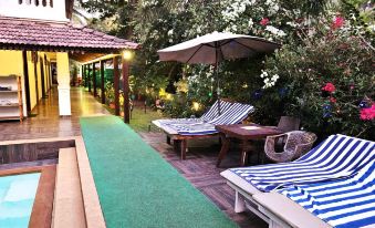 Shining Sand Beach Hotel