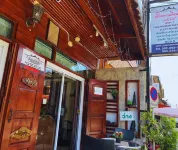 Chiangkhan Rueanmai Guest House 1