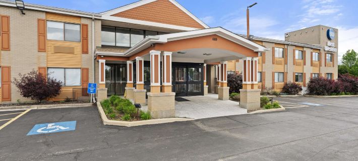 Best Western Plus Oakbrook Inn Hotels in DuPage County