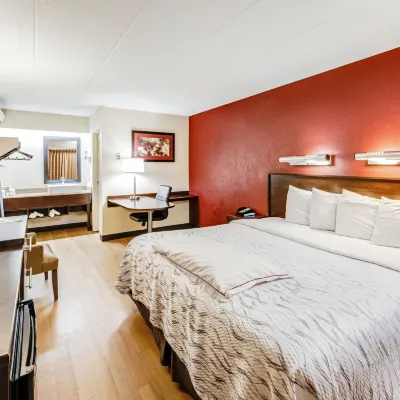 Red Roof Plus+ Washington DC - Alexandria Hotels near Cameron Run Regional Park