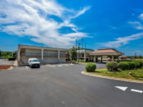 SureStay Plus Hotel by Best Western Southern Pines Pinehurst Hotels in Moore County