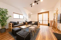 Private House Rental2 Mins from Ayase Station Hotels in der Nähe von Shimmei Higashi Park