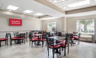 Red Roof Inn & Suites Vicksburg
