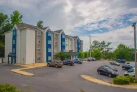 Microtel Inn & Suites by Wyndham Daphne/Mobile - parking