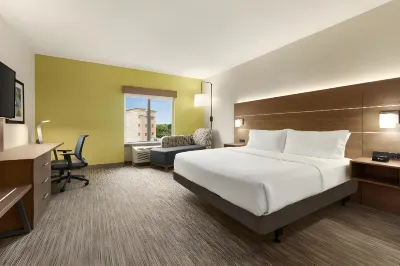 Holiday Inn Express & Suites Akron Regional Airport Area