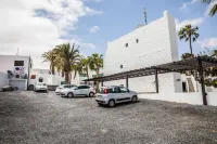 Bahia Calma Beach - parking
