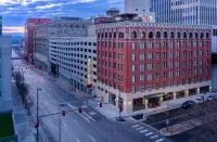 The Peregrine Omaha Downtown Curio Collection by Hilton Hotels near University of Nebraska Omaha
