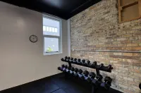 Ramada by Wyndham Hamilton City Center - Gym