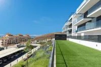 Contemporary One-Bedroom Apartment Отели в г. Альгарробо