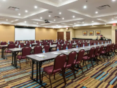 フェアフィールド・イン＆スイート・デスティン バーノンのホテル