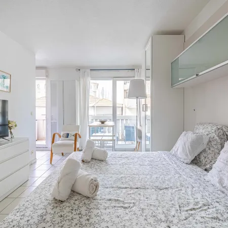 Charming Studio with Pool & Balcony -Heart of Nice