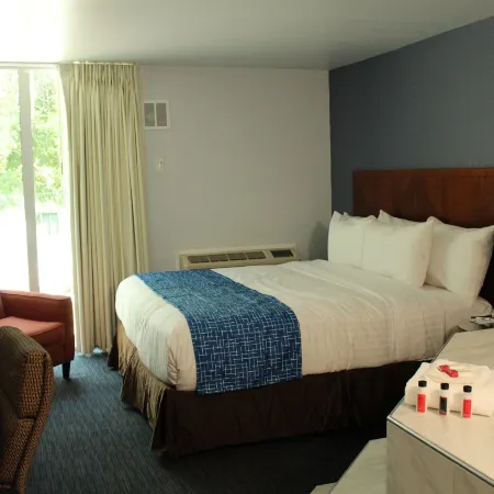 Travelodge by Wyndham Water’s Edge Hotel - Racine