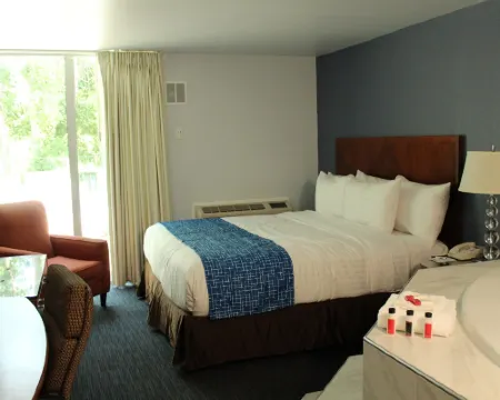 Travelodge by Wyndham Water’s Edge Hotel - Racine Hotels in Racine