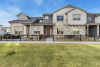 NOCO Retreat with King Beds, Fireplace, Scenic Trails Hotels near King Soopers