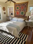 New! Cheerful cottage filled with art and books in the heart of Waxahachie