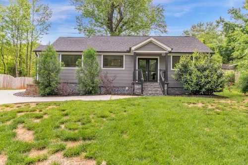 Cozy House on the Hill-Flexible Term for Traveling Professionals