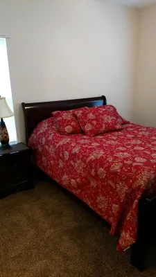 Beautiful renovated condo in courtyard overlooking the pool 2nd floor Hotels near Southport Campground