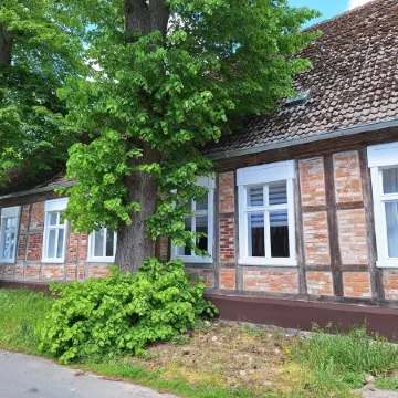 Historisches 5 Gutshaus am Fluss mit Panoramablick und Riesigem Grundstück