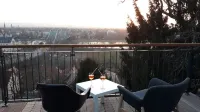 Spacious vacation apartment on the Elbe slope - directly on the Blue Wonder