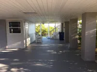 Beautiful Ocean view with 35' private seawall, 80' Heated Pool, Hottub