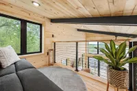 Treehouse at a lavender farm overlooking a creek!