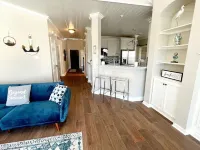 Beach Themed Oasis with Jacuzzi/Pool close to Kemah Boardwalk, Galveston, Nasa
