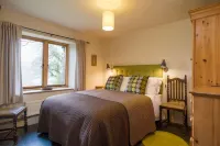 Tin mine riverside retreat, log fires, views, wildlife, ruins, pet-friendly Hotels in Calstock