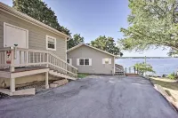 South Grand Lakefront w/ Hot Tub, Dock & Game Room