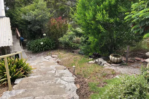 HIDDEN HAVEN - Secluded waterfront property at Binalong Bay on the Bay of Fires