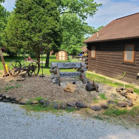 COZY CABIN AT PATOKA LAKE(in happy hollow)