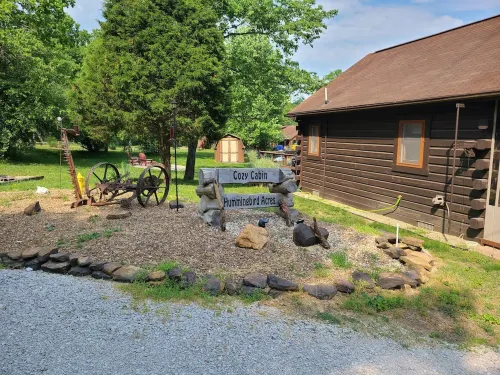 COZY CABIN AT PATOKA LAKE(in happy hollow) - Chalets